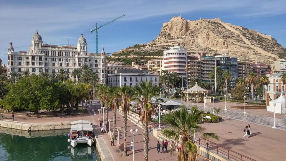 Centrico Y Espacioso Piso En Barrio Tranquilo Alicante Exteriör bild